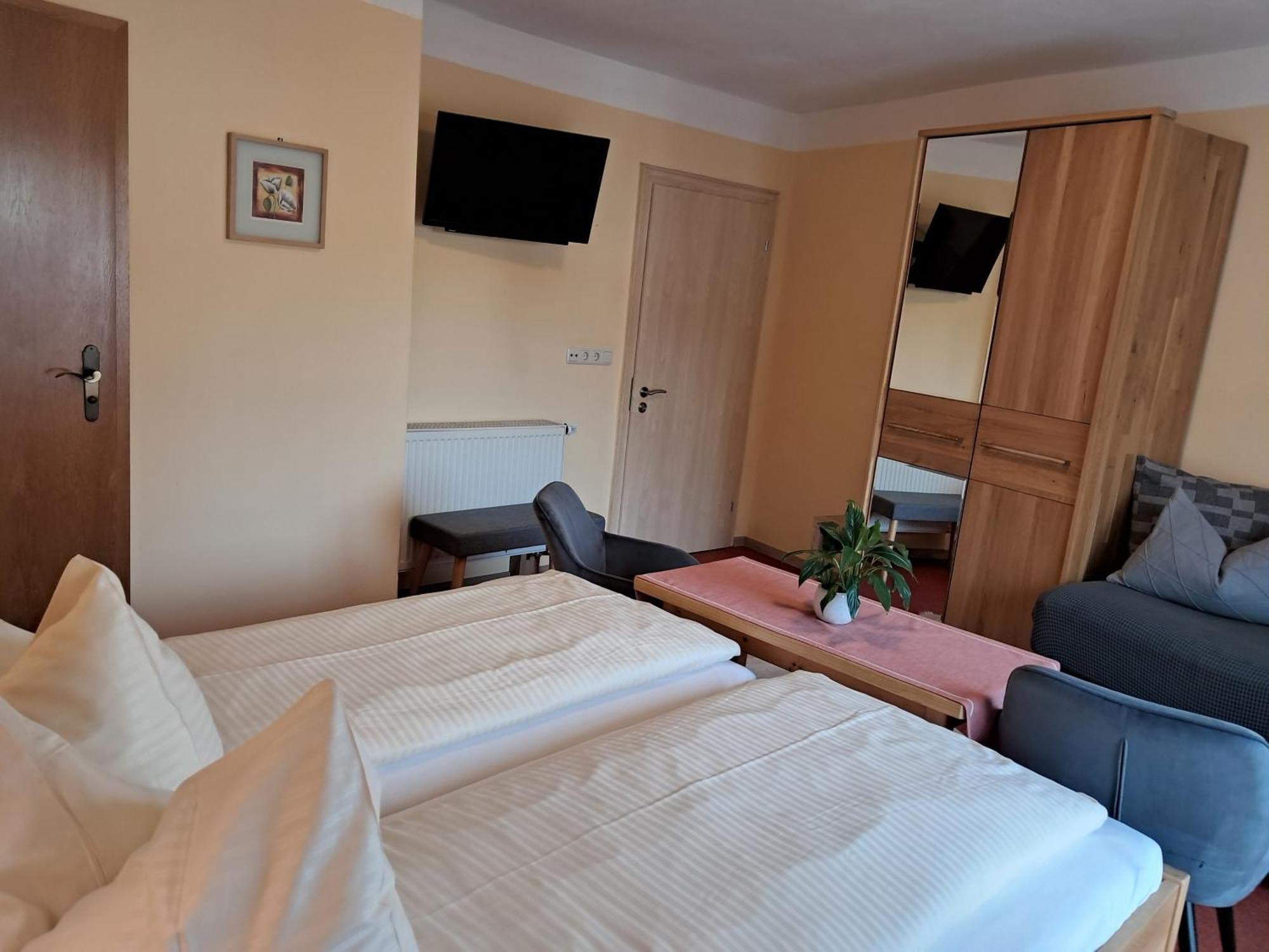 Hotel Garni Edelweiss Siegsdorf Exterior photo